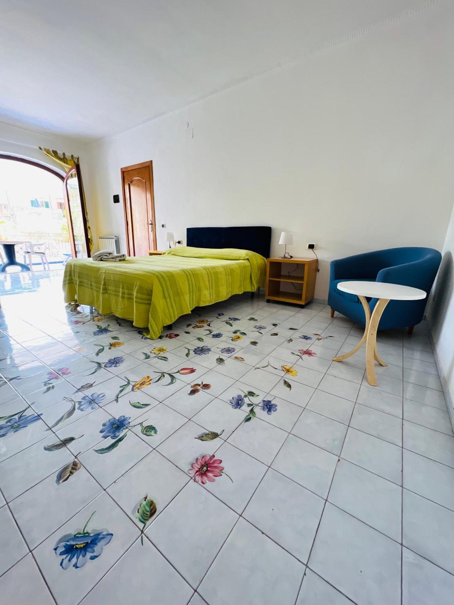 Thomas Bb Conduzione Familiare 2* Forio di Ischia